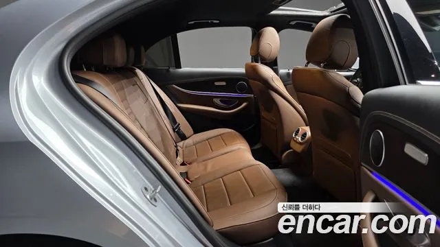 Mercedes-Benz E-Class — Фото автомобиля 9