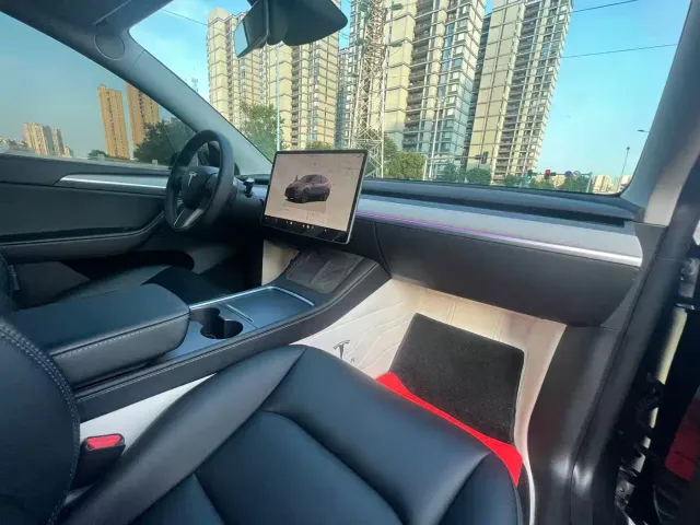 Tesla Model Y — Фото автомобиля 8