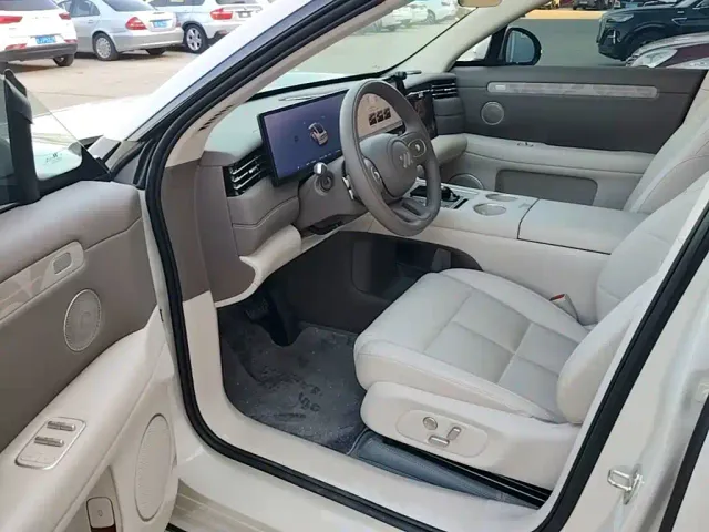 IM Motors LS6 — Фото автомобиля 14