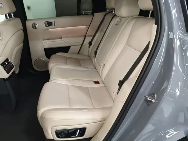 Li Auto L7 — Фото автомобиля 16