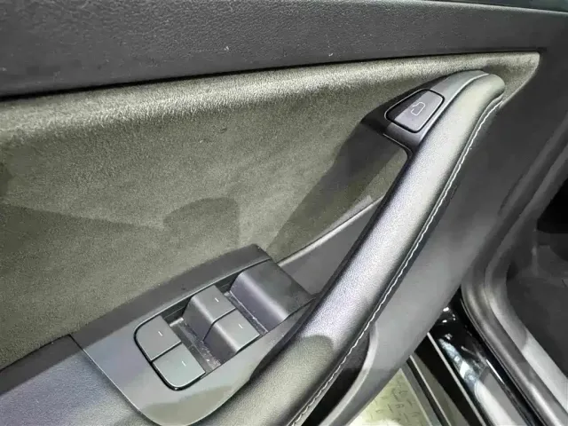 Tesla Model Y — Фото автомобиля 20