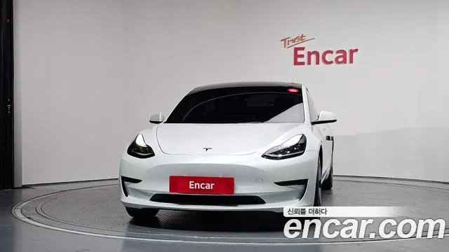 Tesla Model 3 — Фото автомобиля 3