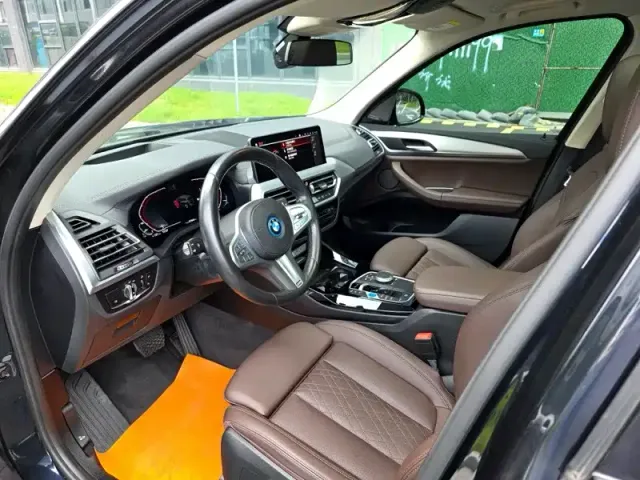 BMW iX3 — Фото автомобиля 3