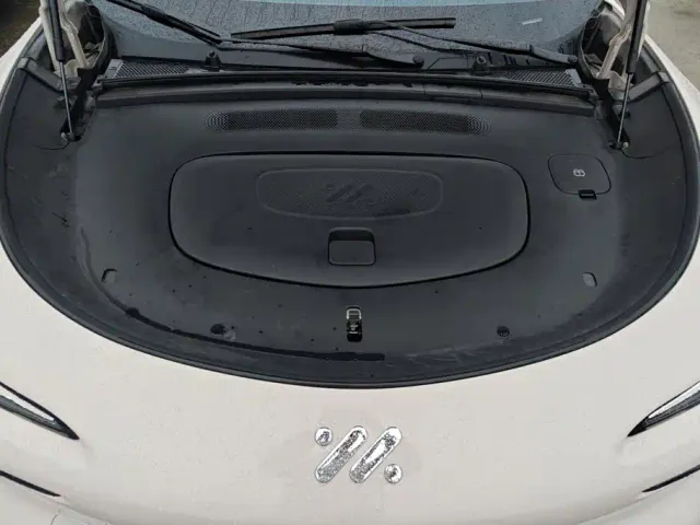 IM Motors LS6 — Фото автомобиля 10