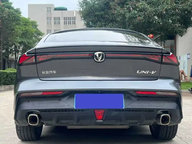 Changan UNI-V — Фото автомобиля 3