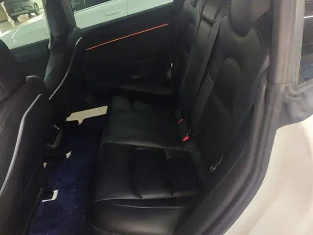 Tesla Model 3 — Фото автомобиля 16
