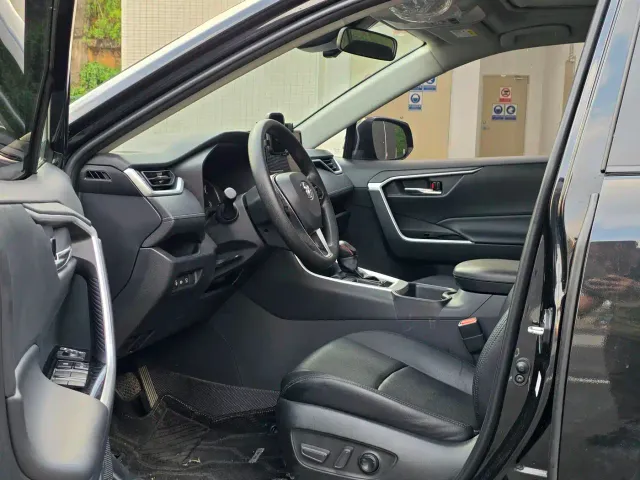 Toyota RAV4 — Фото автомобиля 12
