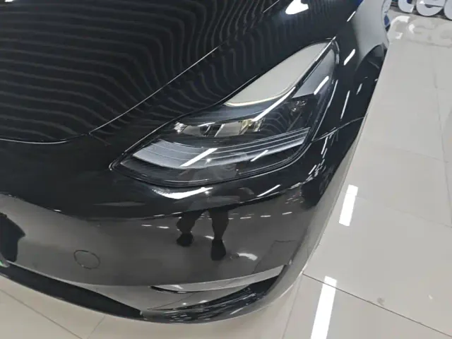 Tesla Model Y — Фото автомобиля 23