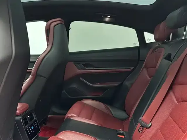 Porsche Taycan — Фото автомобиля 15