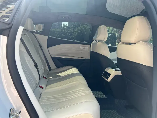 Geely Galaxy E8 — Фото автомобиля 4