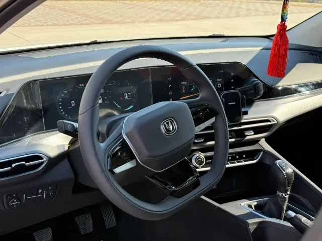 Changan Eado — Фото автомобиля 17