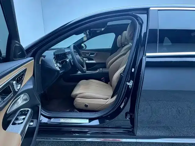 Mercedes-Benz E-Class — Фото автомобиля 8