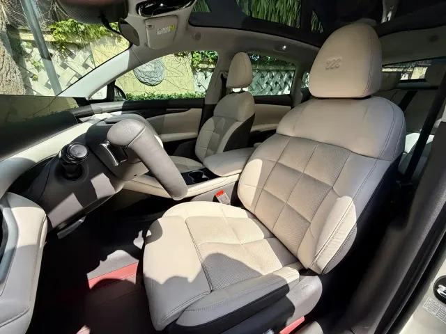 IM Motors LS6 — Фото автомобиля 12