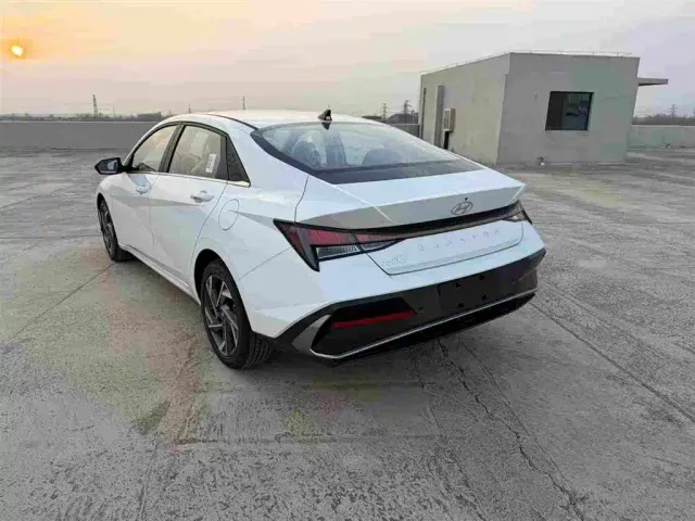 Hyundai Elantra — Фото автомобиля 7
