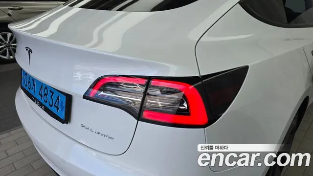 Tesla Model 3 — Фото автомобиля 23