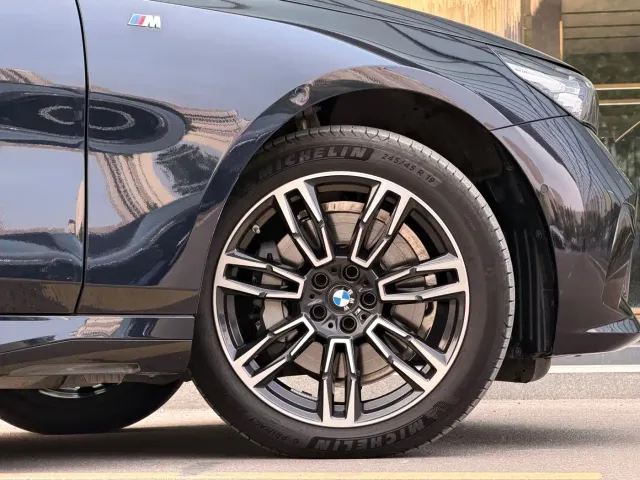 BMW 5 Series — Фото автомобиля 22