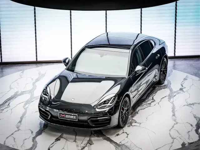 Porsche Panamera — Фото автомобиля 2