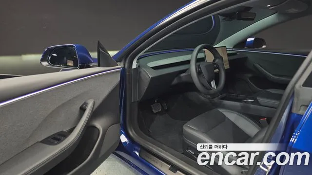 Tesla Model 3 — Фото автомобиля 10