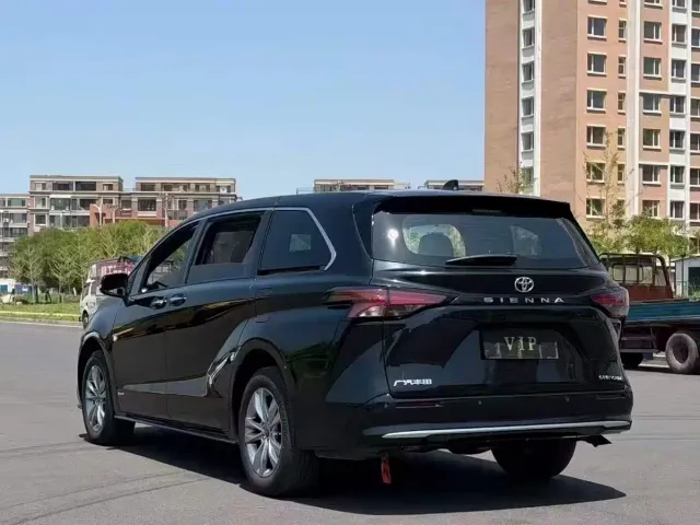 Toyota Sienna — Фото автомобиля 7
