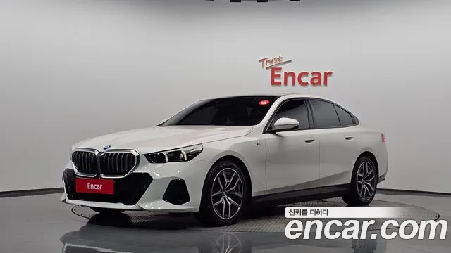 Фотография автомобиля — BMW i5 G60