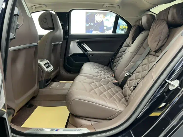 BMW 7 Series — Фото автомобиля 27