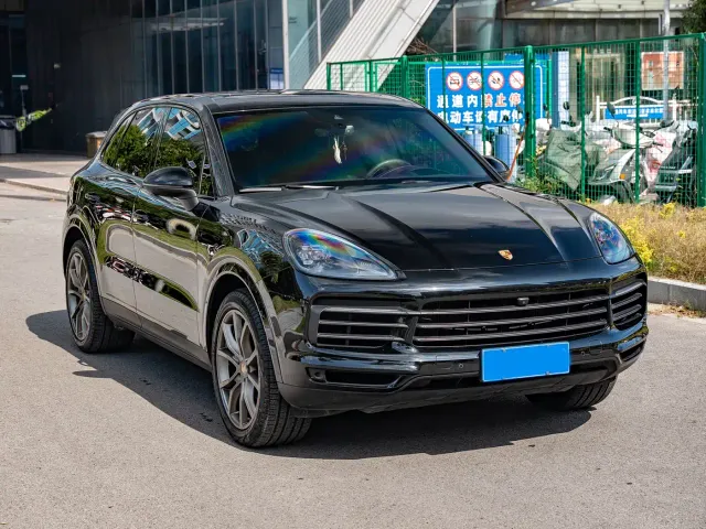 Porsche Cayenne — Фото автомобиля 3