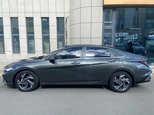 Hyundai Elantra — Фото автомобиля 18
