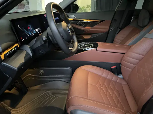 BMW i5 — Фото автомобиля 8