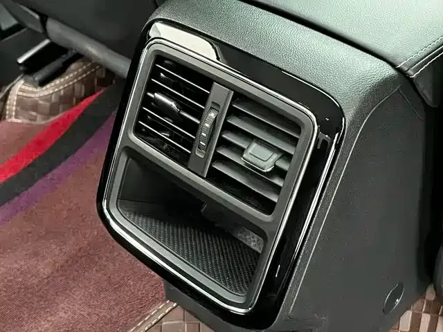 Volkswagen Passat — Фото автомобиля 10