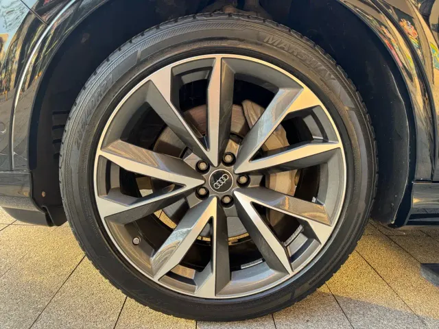 Audi Q7 — Фото автомобиля 17