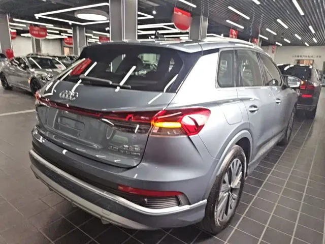Audi Q4 e-tron — Фото автомобиля 6