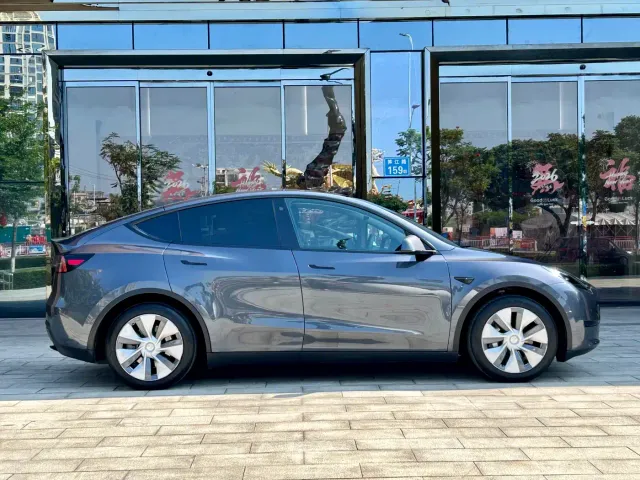 Tesla Model Y — Фото автомобиля 4