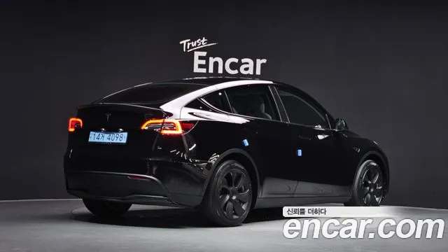 Tesla Model Y — Фото автомобиля 2