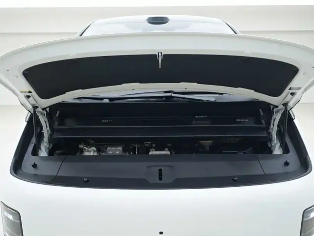 Li Auto MEGA — Фото автомобиля 6