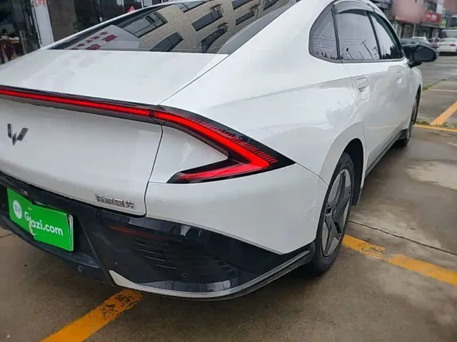 Wuling E5 — Фото автомобиля 7