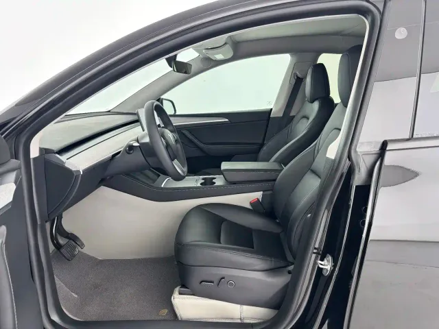 Tesla Model Y 2024 Rear-Wheel Drive Version — Фото автомобиля 12