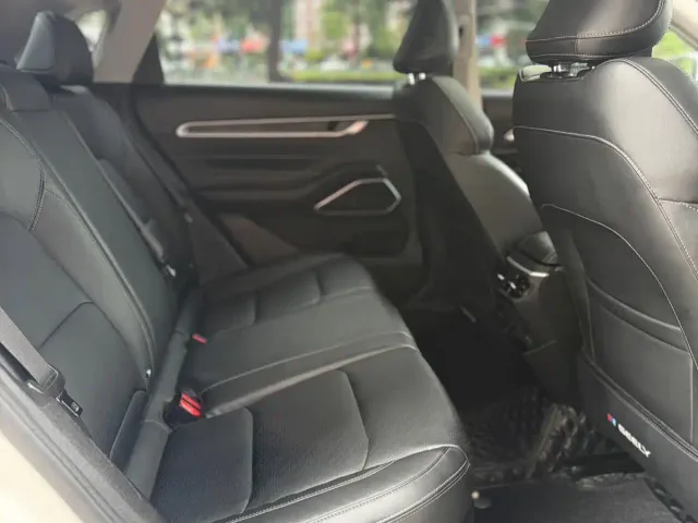 Geely Emgrand — Фото автомобиля 12