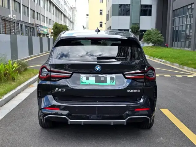 BMW iX3 — Фото автомобиля 8