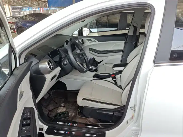 BYD Yuan Pro — Фото автомобиля 15