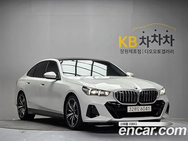 BMW 5-Series 5 серия (G60) 530i xDrive M Sport — Фото автомобиля 5