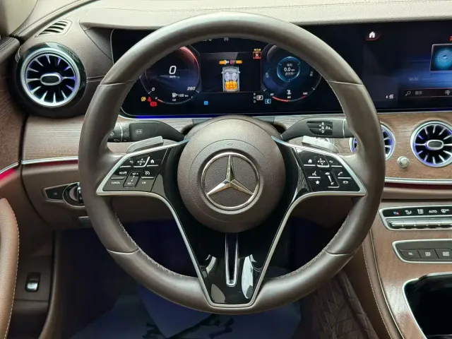 Mercedes-Benz E-Class — Фото автомобиля 5