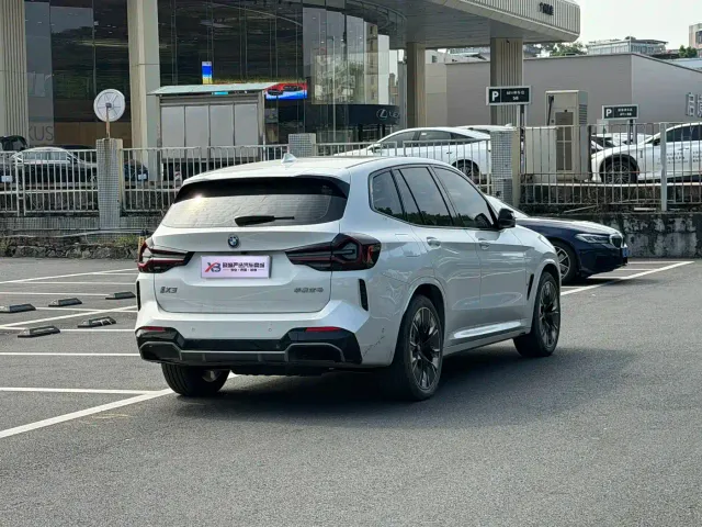 BMW iX3 — Фото автомобиля 7