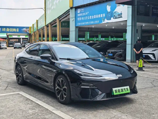 Geely Galaxy E8 — Фото автомобиля 3