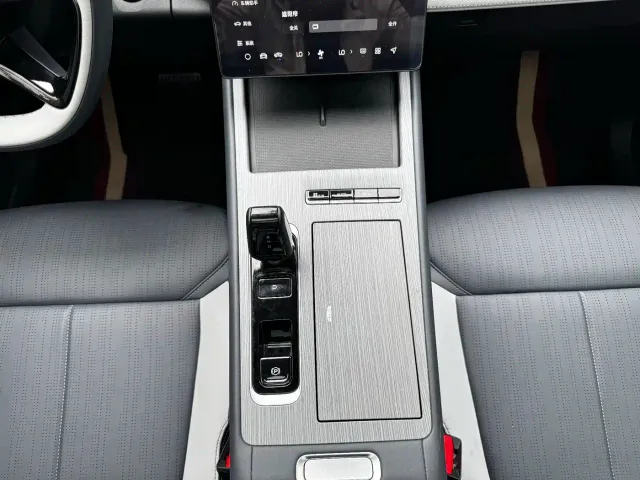 Geely Boyue L — Фото автомобиля 15