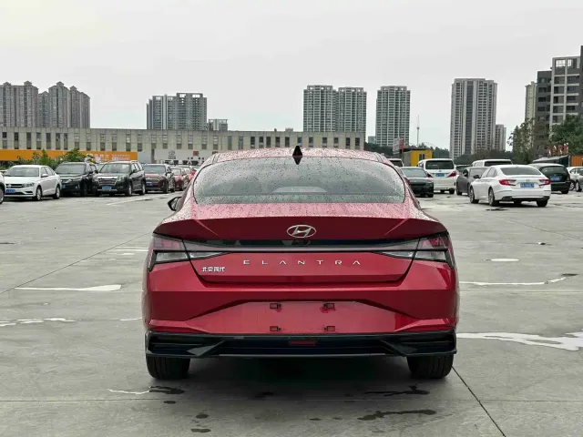 Hyundai Elantra — Фото автомобиля 5