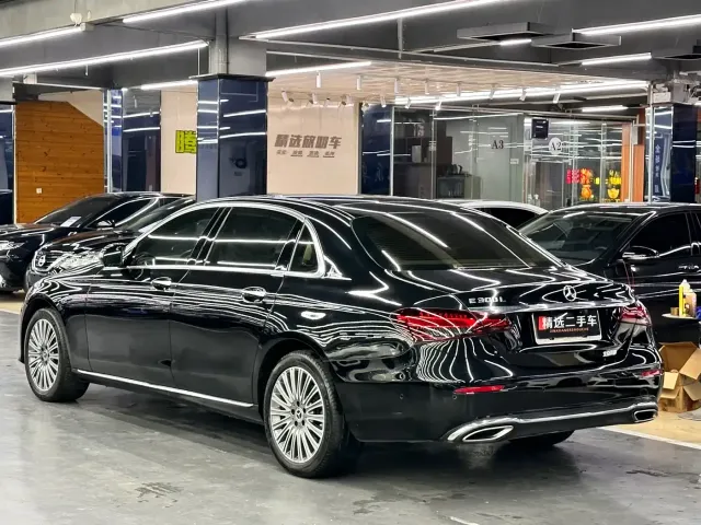 Mercedes-Benz E-Class — Фото автомобиля 5