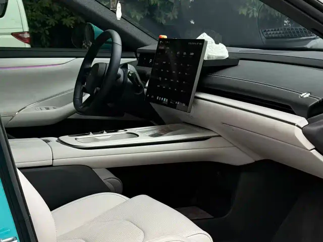 Xiaomi SU7 — Фото автомобиля 8
