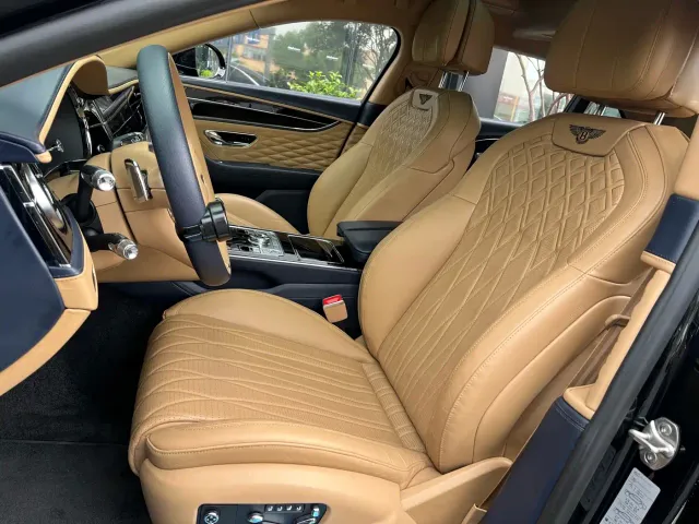 Bentley Flying Spur — Фото автомобиля 6