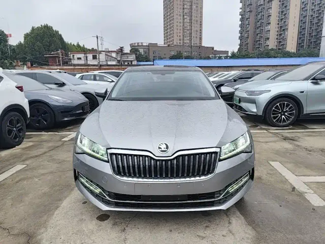 Skoda Superb — Фото автомобиля 2