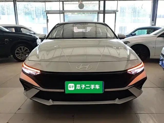 Hyundai Elantra — Фото автомобиля 2